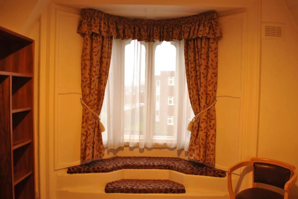 The Lemon Tree Hotel Wrexham Exterior photo